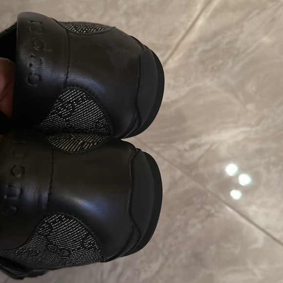 Black and gray strapped Gucci shoes in good condition - Picture 5 of 5